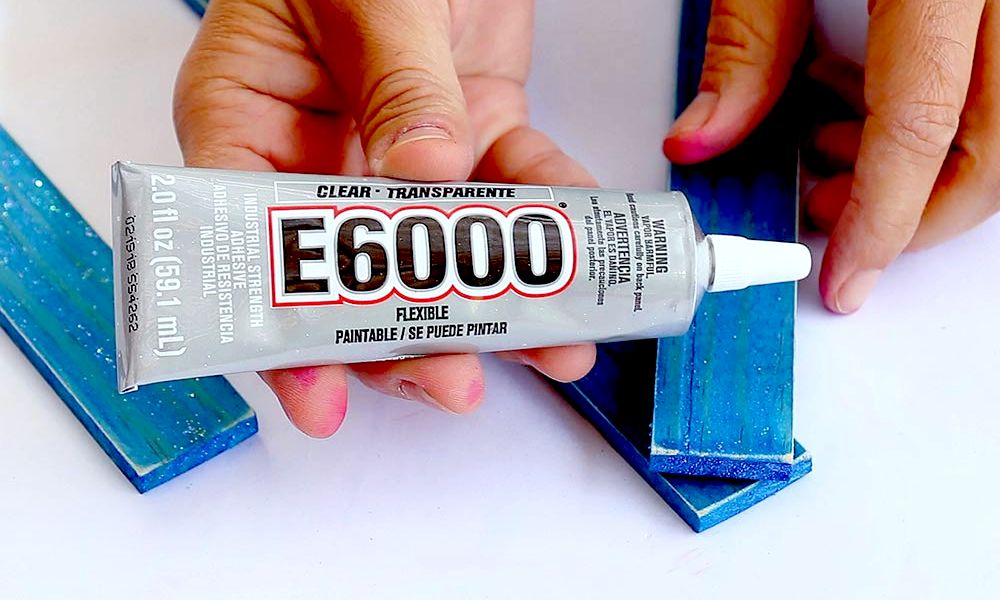 How to Use E6000 Glue on Plastic?